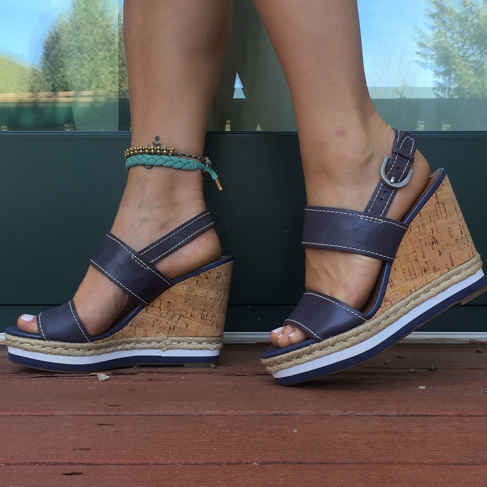 Tan and blue wedges